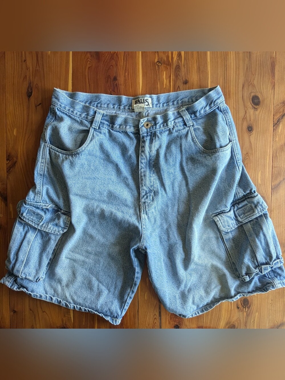Big Pockets! Falls Creek Vintage Style Light Wash Denim Cargo Shorts